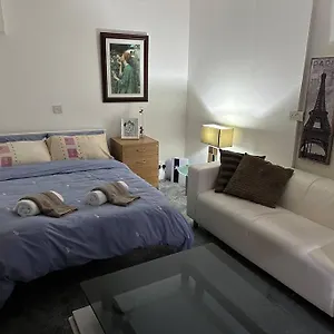 https://super-spacious-grnd-floor-flat.cambridgehotelsuk.com